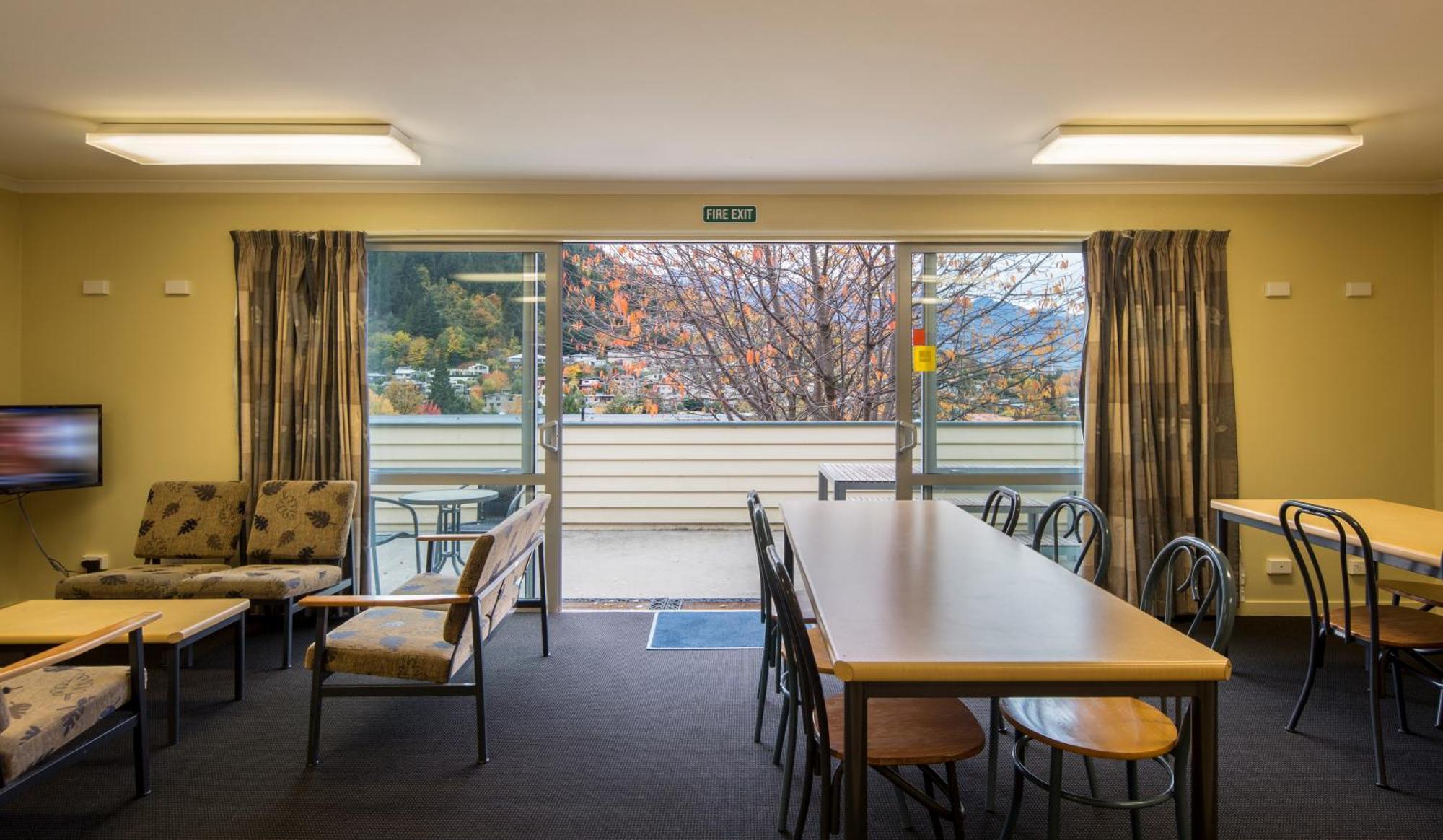Pinewood Lodge Queenstown Exterior photo